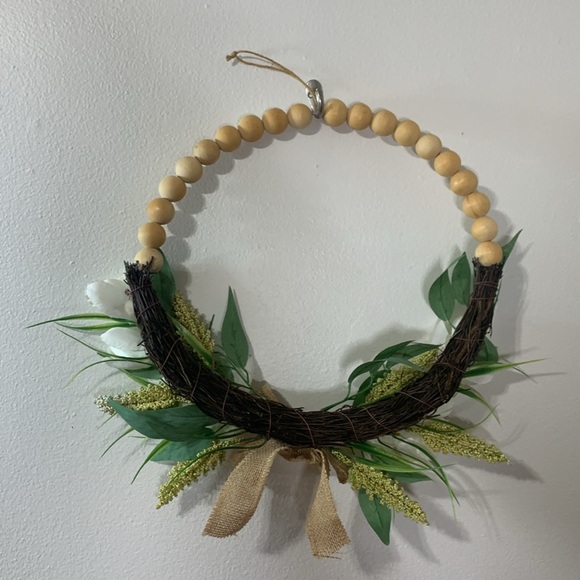 Large Bead Flower Wreath Approximately 18 inches Used - Picture 4 of 4